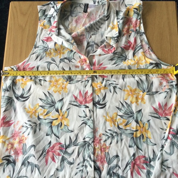 H&M Divided Floral Sleeveless Blouse Top Tropical print Size 12 44 inch Bust - Picture 5 of 7